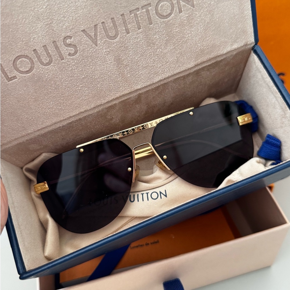 Like new Louis Vuitton Ride Sunglasses full set (SOLD)